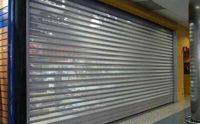 Instalación de cierre microperforado